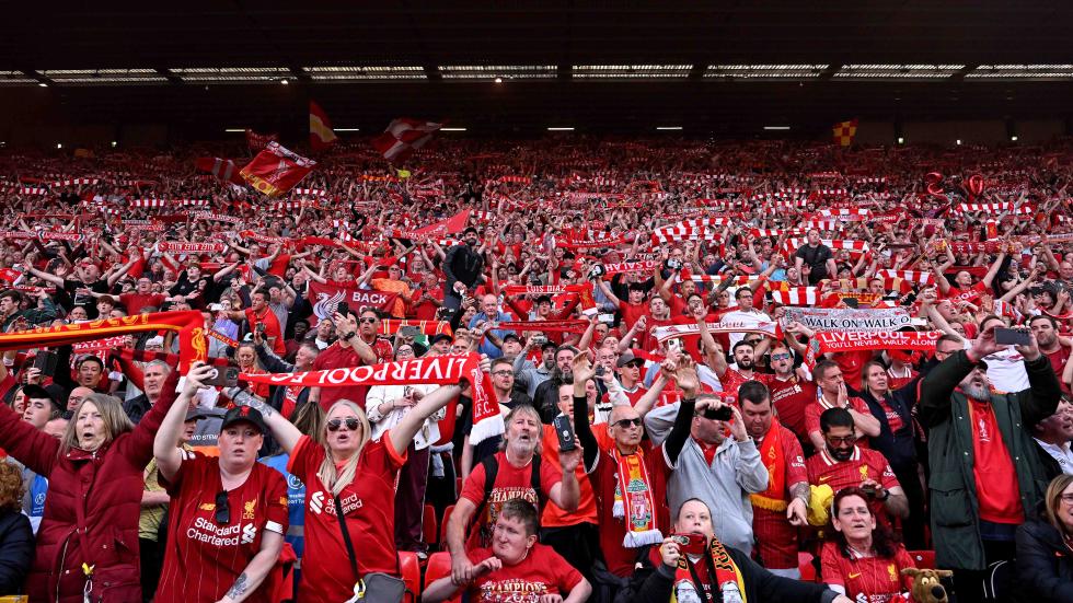 A camisola especial do Liverpool para as "20 coroas" foi utilizada A camisola especial do Liverpool para as "20 coroas" foi utilizada